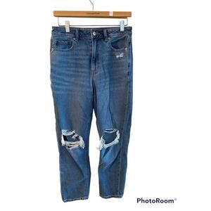 American Eagle Med Wash Denim (Mom Jeans) Sz.6 Short Destressed.
